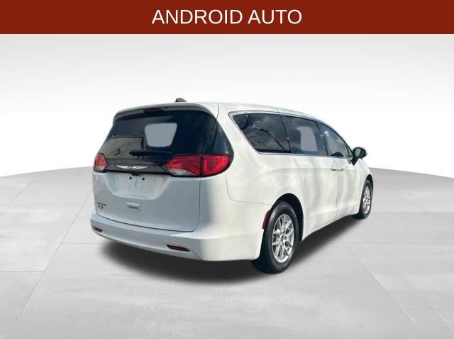Used 2023 Chrysler Voyager LX image 7