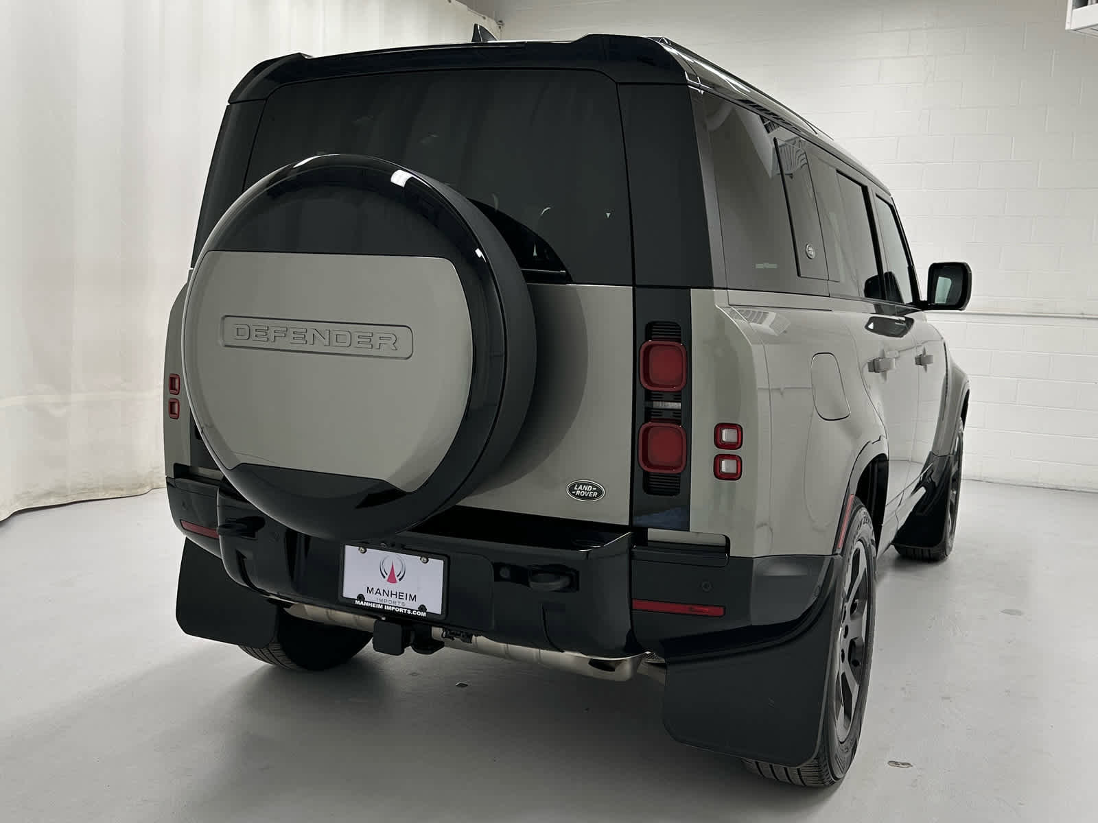 Used 2023 Land Rover Defender 110 X-Dynamic SE AWD/4WD image 6
