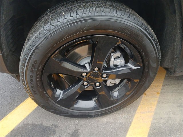 Used 2024 Jeep Grand Cherokee L Limited w/ Black Appearance Package image 10