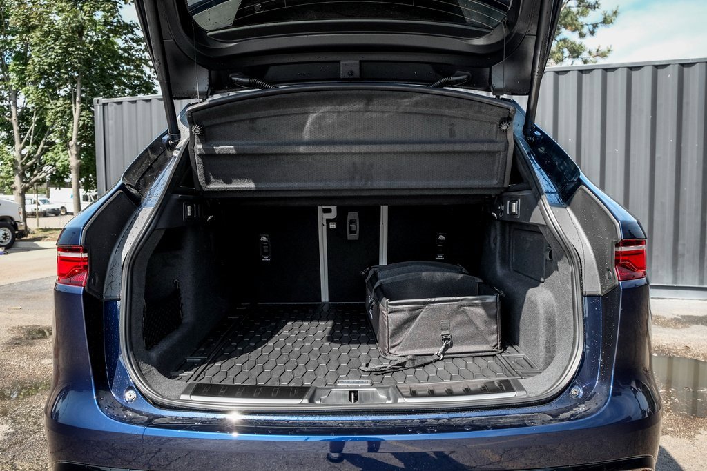 New 2026 Jaguar F-PACE R-Dynamic S image 9