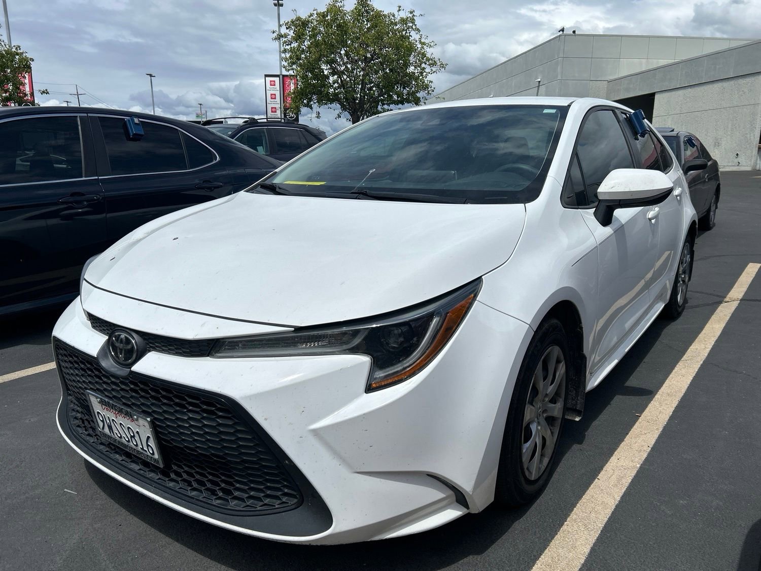 Used 2020 Toyota Corolla LE FWD image 2