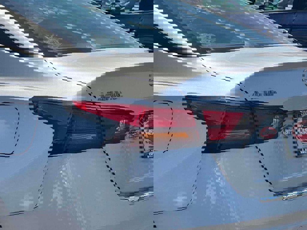 Used 2023 Nissan Altima 2.5 SV image 9