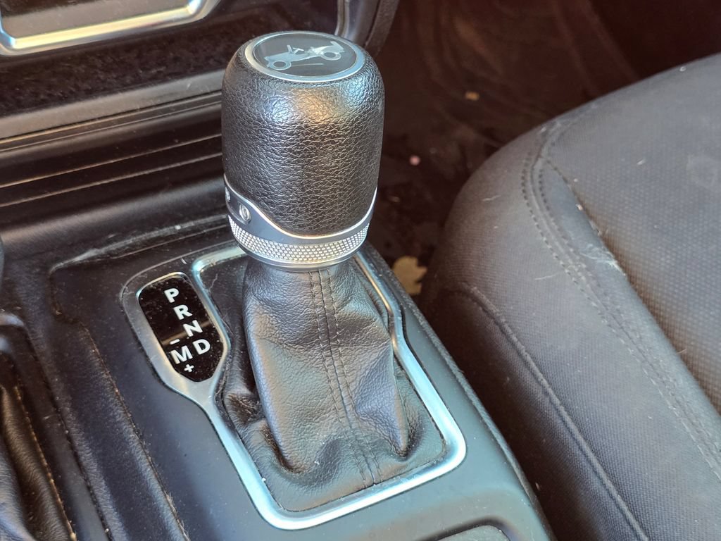 Used 2018 Jeep Wrangler Sport AWD/4WD image 22