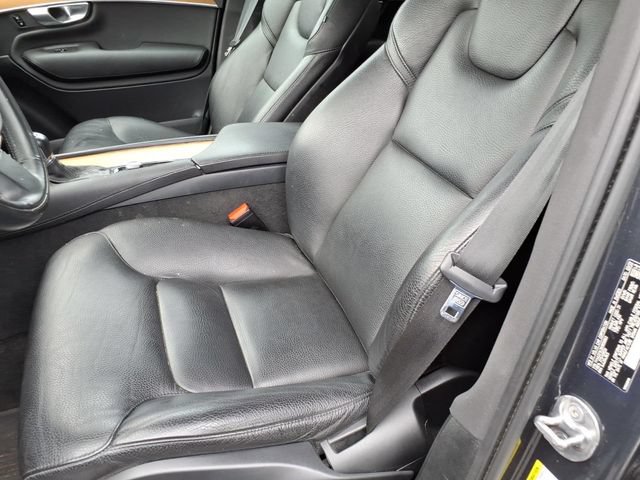 Used 2022 Volvo XC90 T6 Momentum w/ Climate Package AWD/4WD image 9
