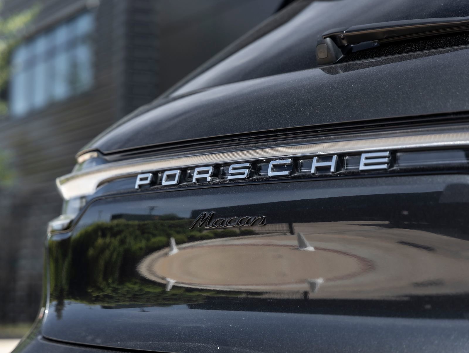 Certified 2022 Porsche Macan AWD/4WD image 14