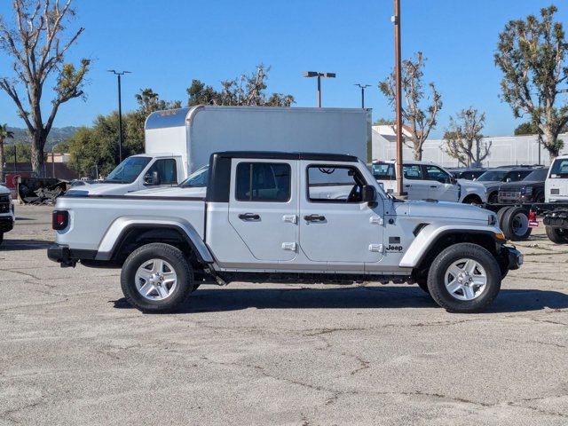 Used 2022 Jeep Gladiator Sport image 4