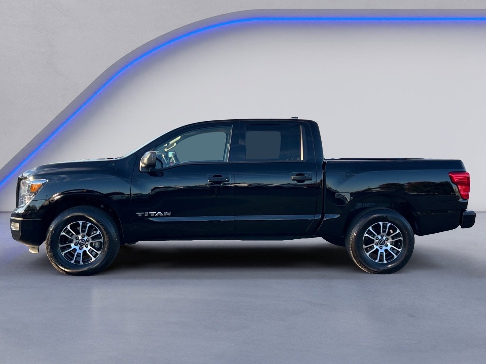 Used 2024 Nissan Titan SV image 12