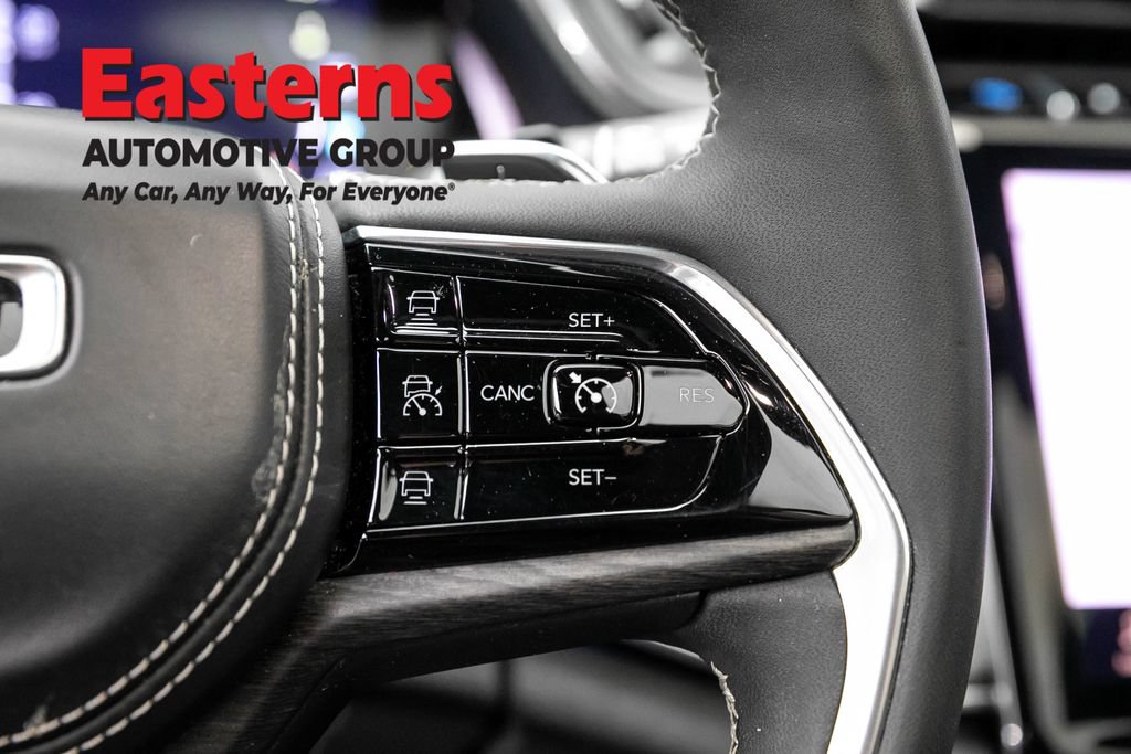 Used 2022 Jeep Grand Cherokee Overland AWD/4WD image 13