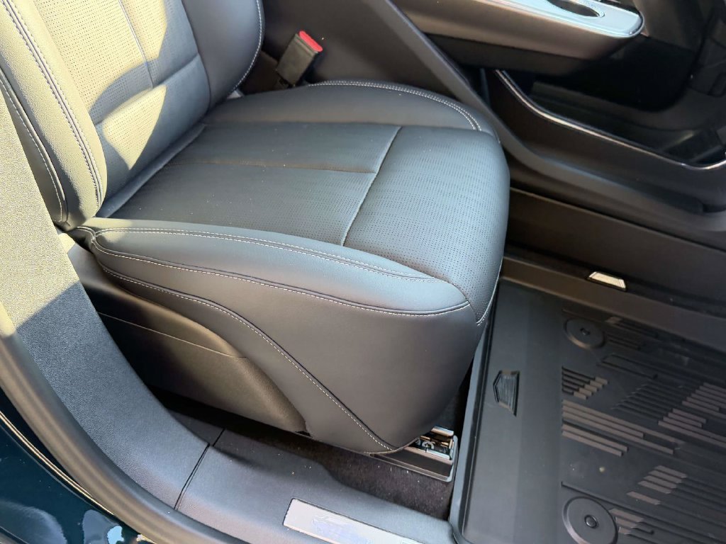 New 2027 Cadillac Lyriq Premium Luxury w/ LPO, Floor Liner Package AWD/4WD image 9