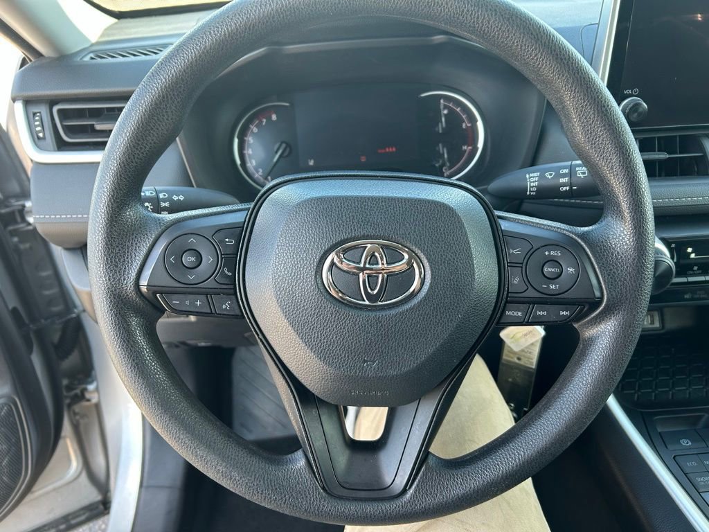 Used 2024 Toyota RAV4 LE image 27