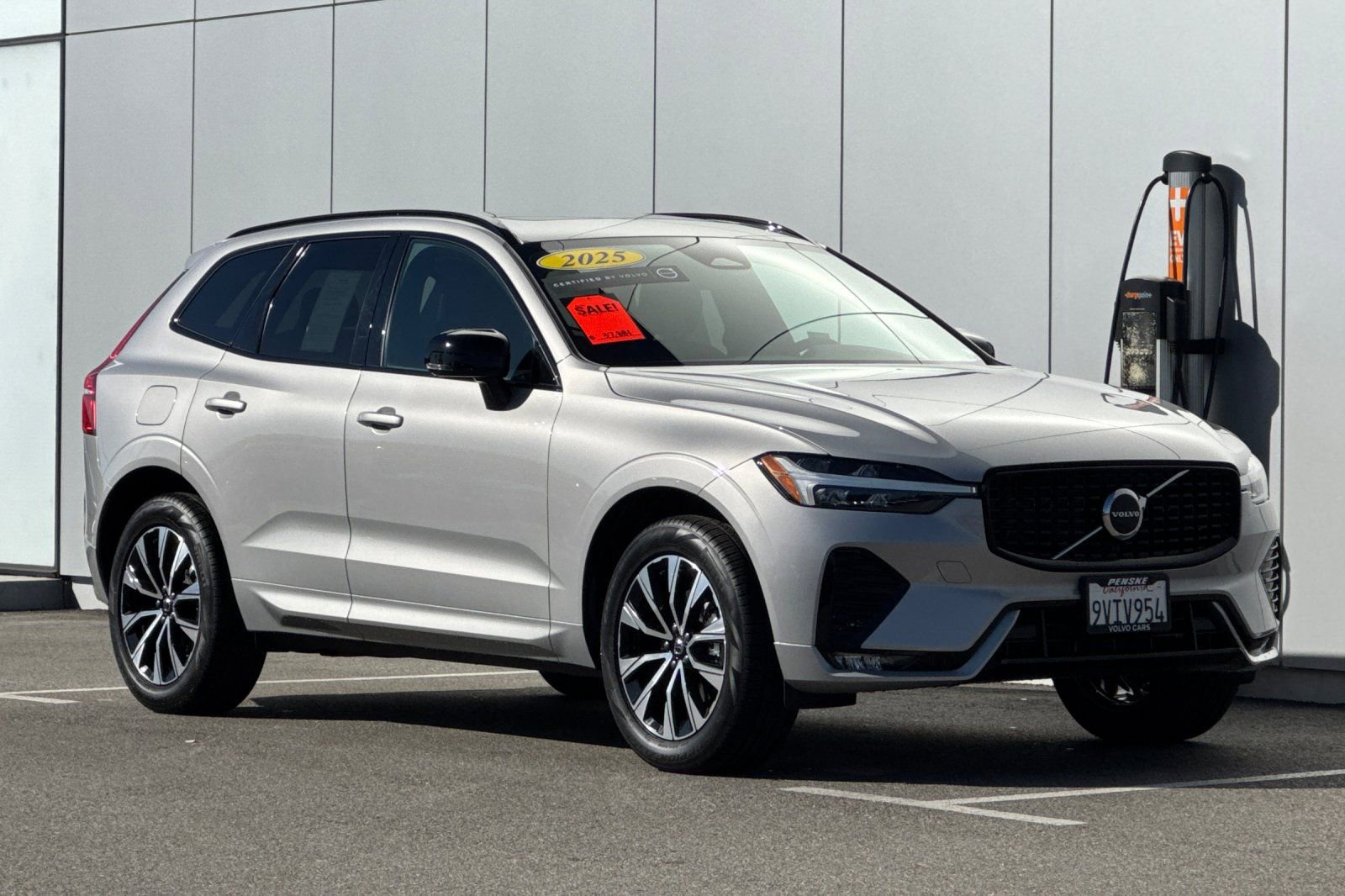 Used 2025 Volvo XC60 B5 Core w/ Protection Package Premier image 7