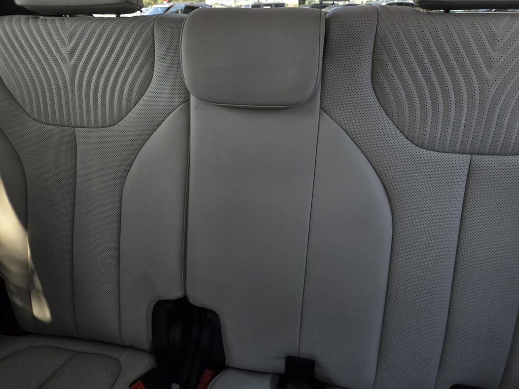 Certified 2025 Hyundai Palisade Calligraphy image 17