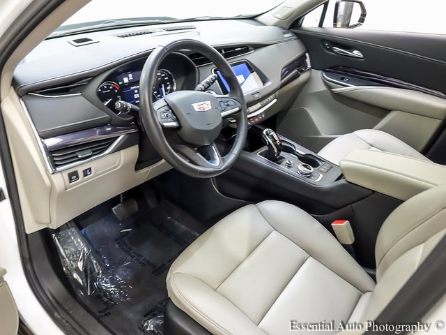 Certified 2023 Cadillac XT4 Luxury w/ Cold Weather Package image 10