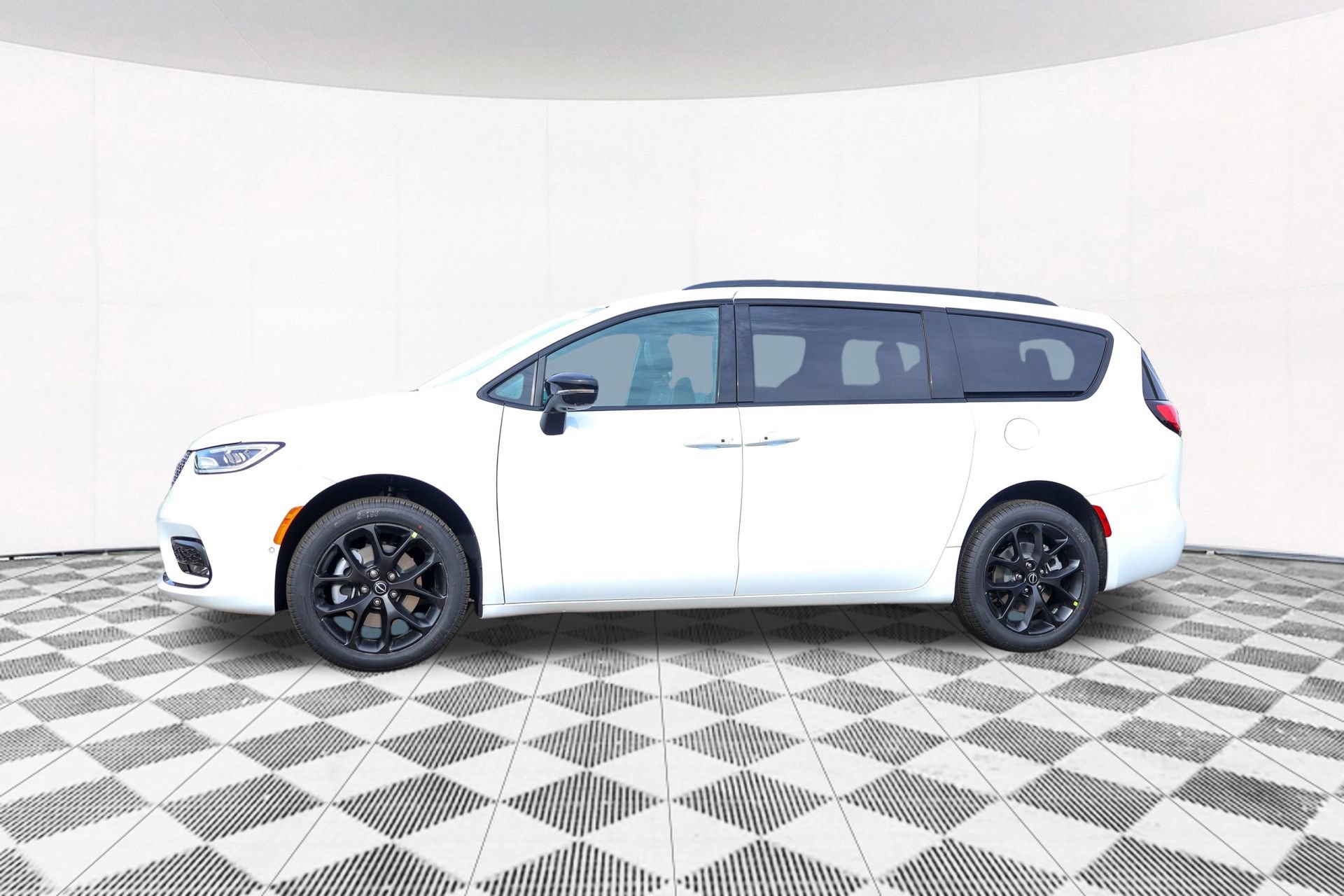New 2026 Chrysler Pacifica Limited w/ S Appearance Package AWD/4WD image 9