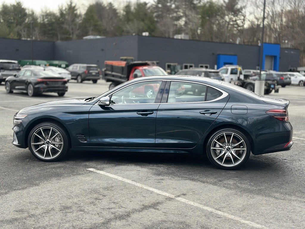 Used 2024 Genesis G70 2.5T image 3