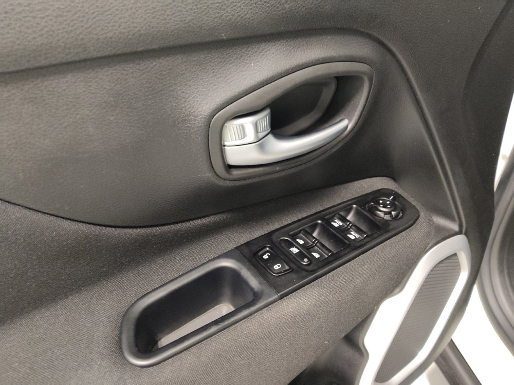 Used 2021 Jeep Renegade Latitude w/ Convenience Group image 27