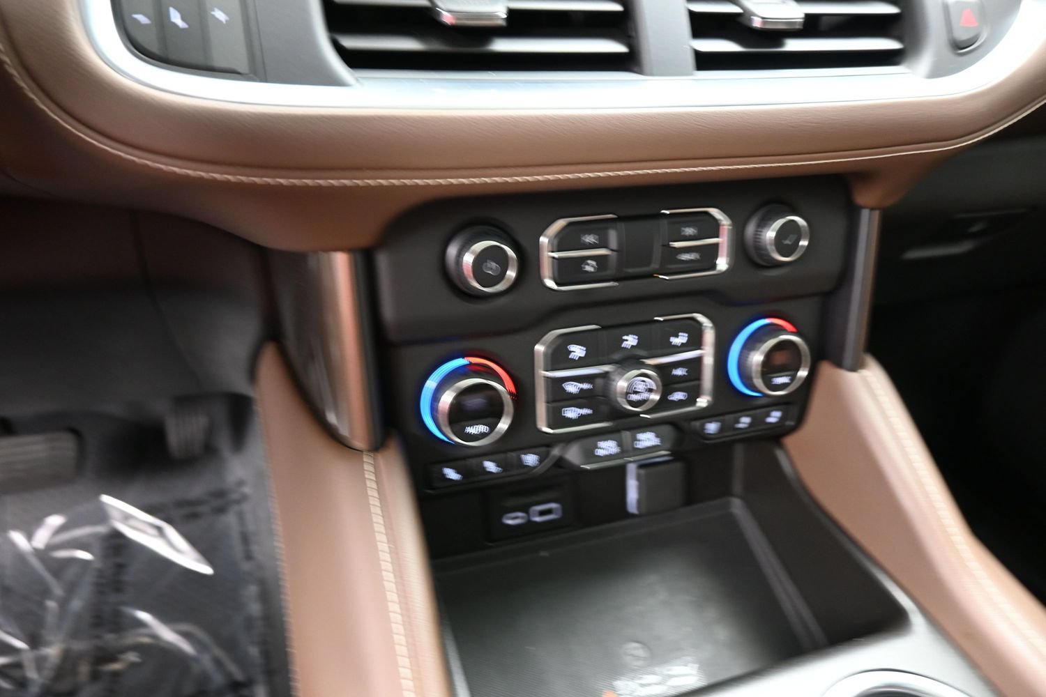 Used 2021 Chevrolet Suburban High Country AWD/4WD image 14