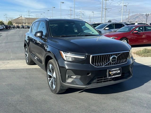 Used 2024 Volvo XC40 B5 Plus image 28