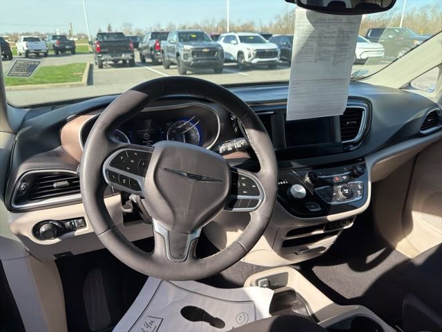 Used 2023 Chrysler Voyager LX FWD image 16