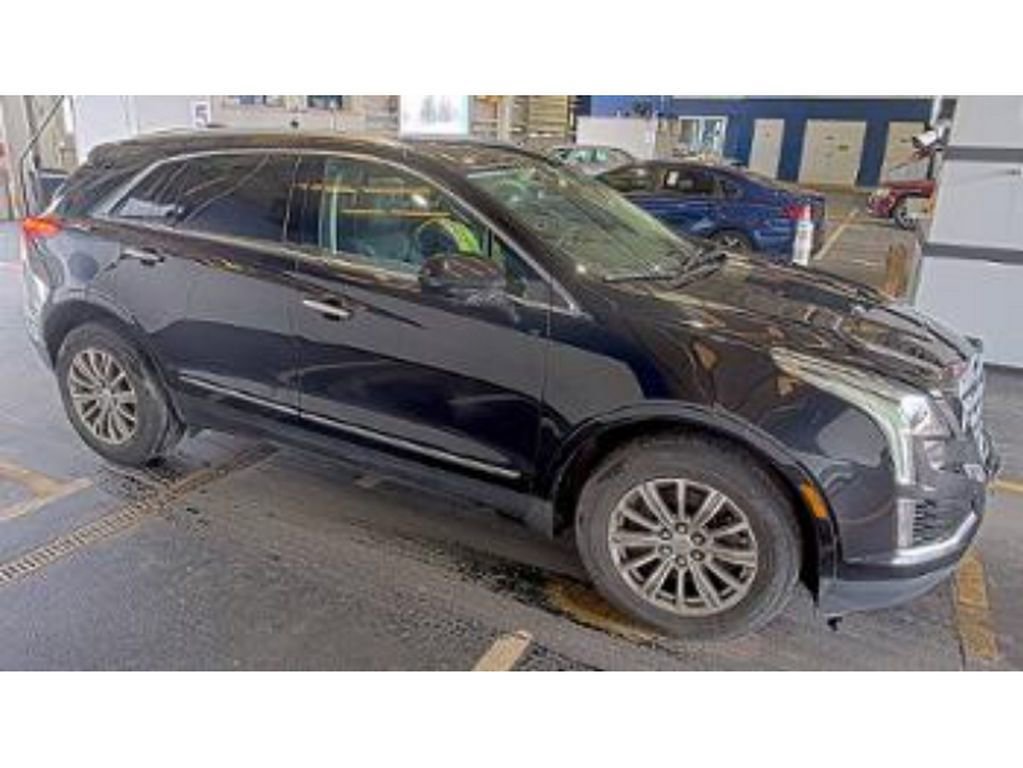 Used 2017 Cadillac XT5 Luxury w/ Driver Awareness Package image 3