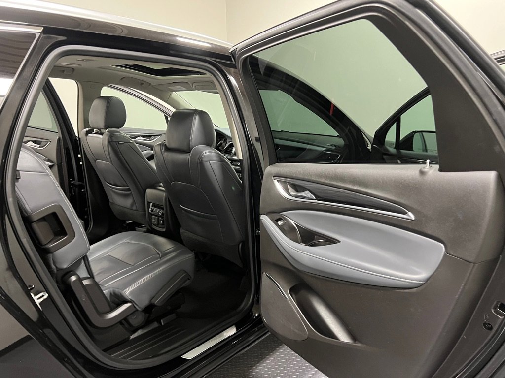 Used 2018 Buick Enclave Essence image 14