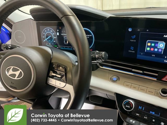 Used 2025 Hyundai Elantra Limited image 22