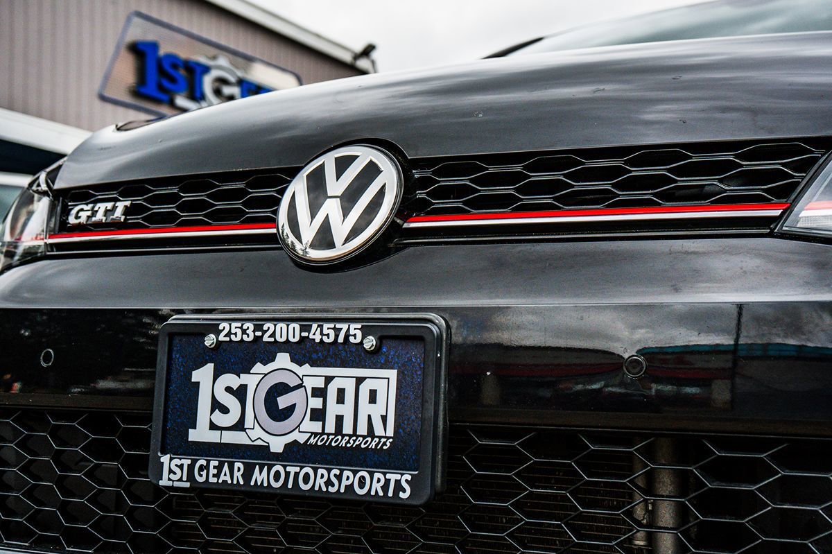 Used 2018 Volkswagen GTI SE FWD image 11