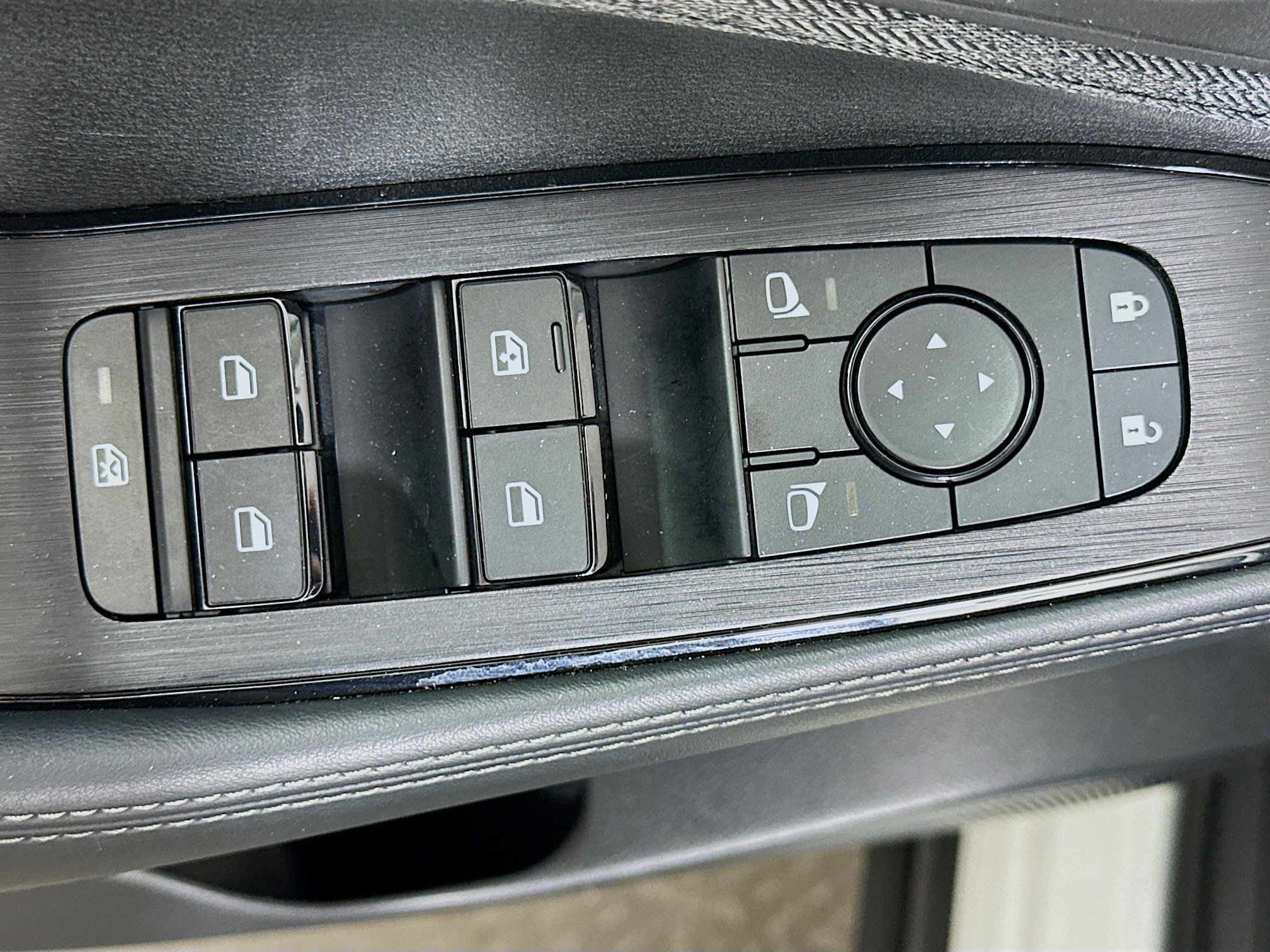 Used 2023 Nissan Rogue SV AWD/4WD image 15