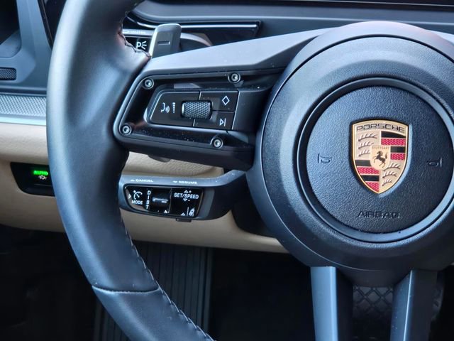 Used 2025 Porsche Cayenne image 18