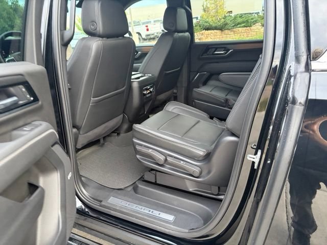 Used 2025 GMC Yukon XL Denali w/ Sun & Power Step Package AWD/4WD image 8