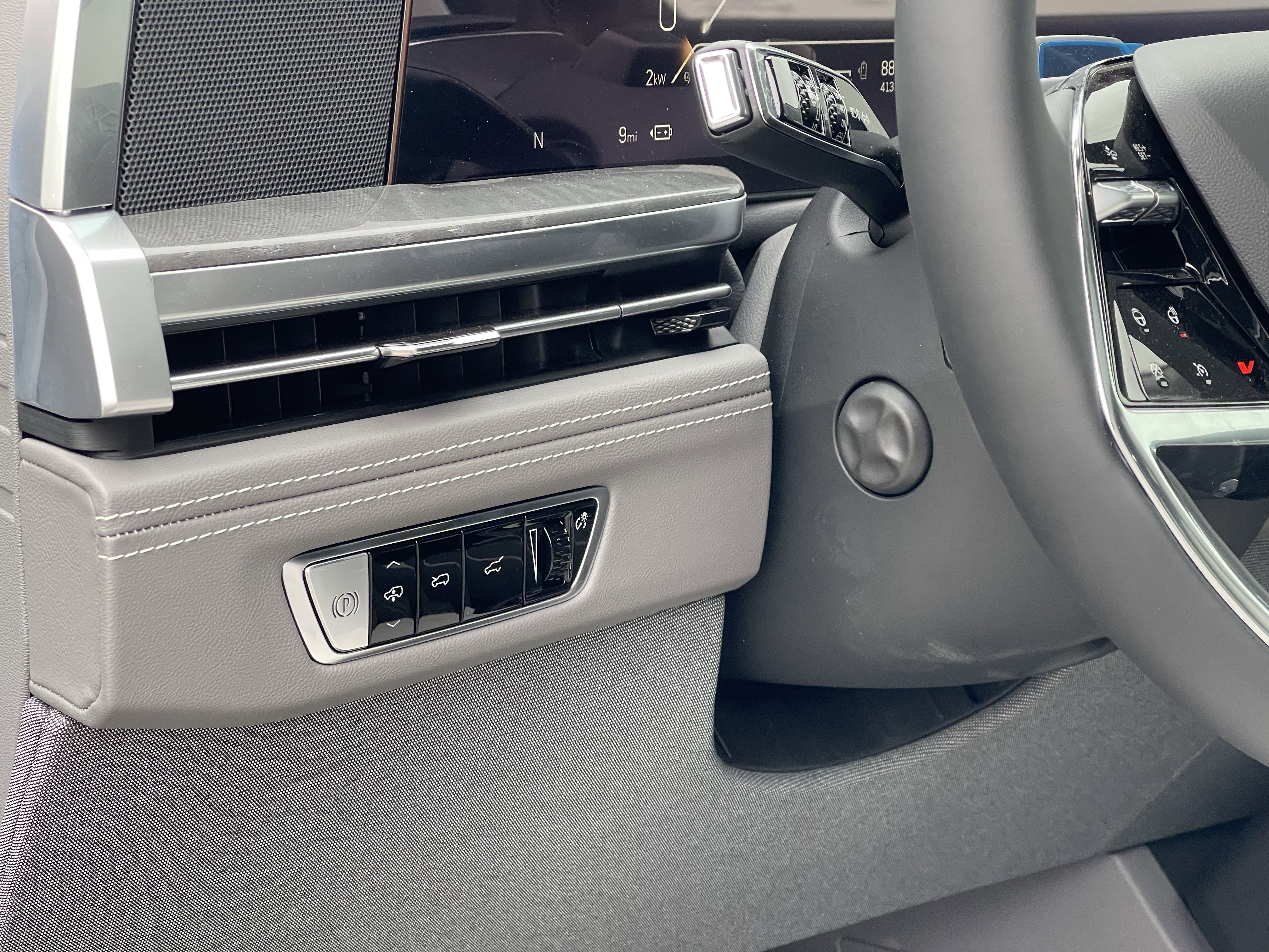 New 2026 Cadillac Escalade IQ Luxury 1 w/ LPO, Radiant Package image 9