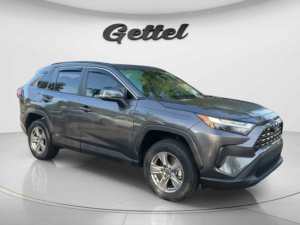 Certified 2022 Toyota RAV4 XLE w/ Convenience Package AWD/4WD image 3