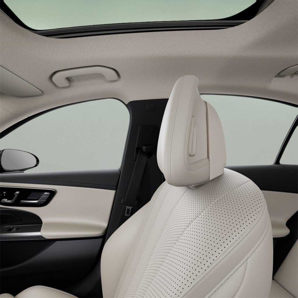 Used 2025 Mercedes-Benz E 350 Sedan image 42