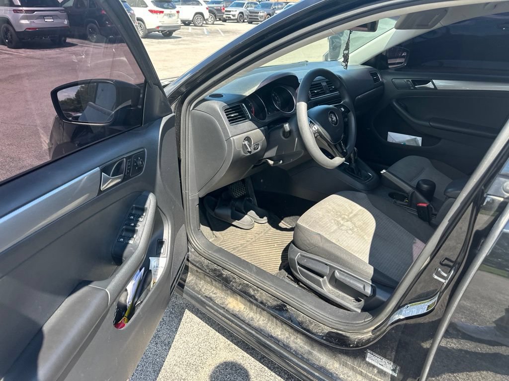 Used 2018 Volkswagen Jetta S w/ Cold Weather Package FWD image 5