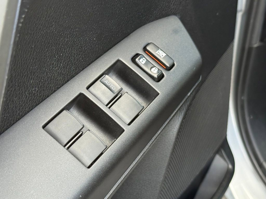 Used 2016 Toyota RAV4 LE FWD image 18