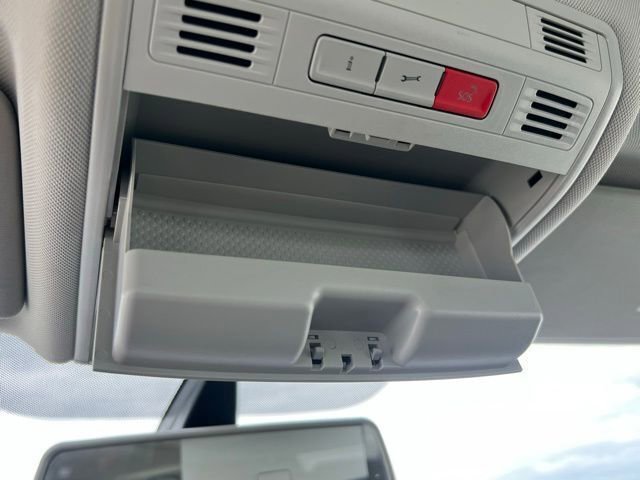 Used 2017 Volkswagen Golf Wolfsburg Edition image 32