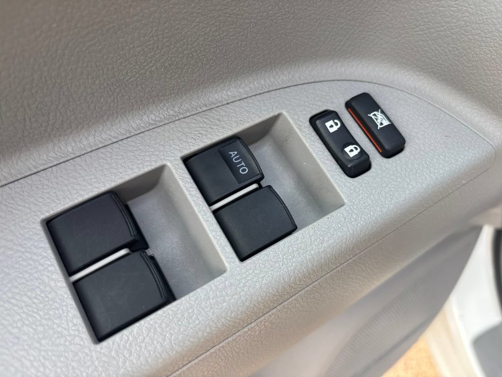 Used 2013 Toyota Highlander 4WD w/ Cold Weather Pkg image 18