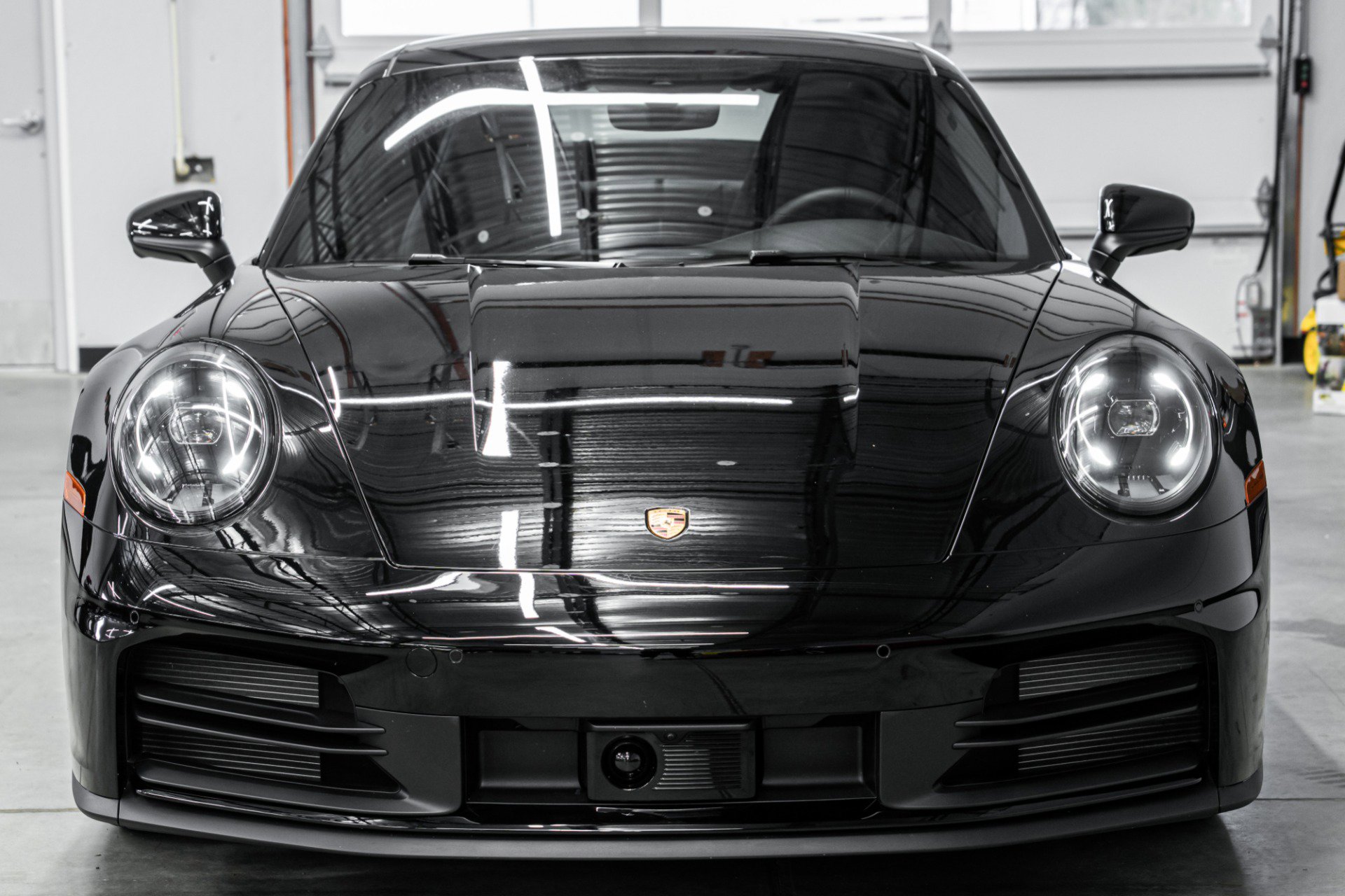 Used 2025 Porsche 911 Carrera image 4