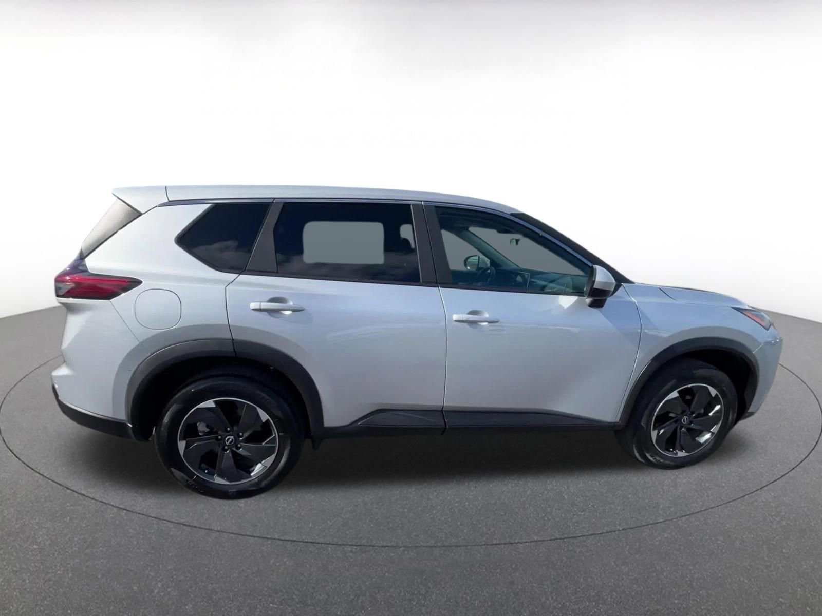 Used 2025 Nissan Rogue SV image 16