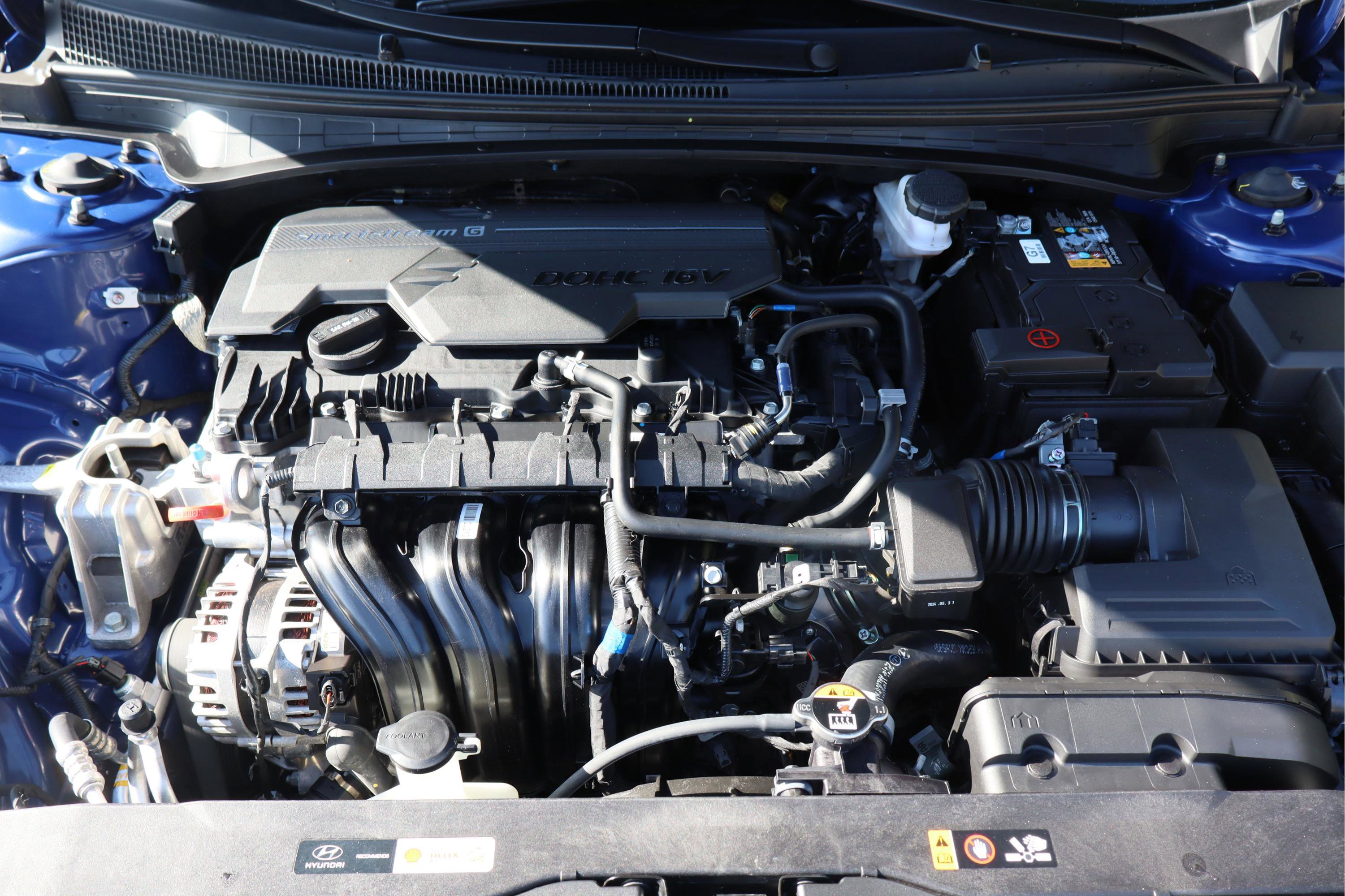 Used 2024 Hyundai Elantra SE FWD image 13