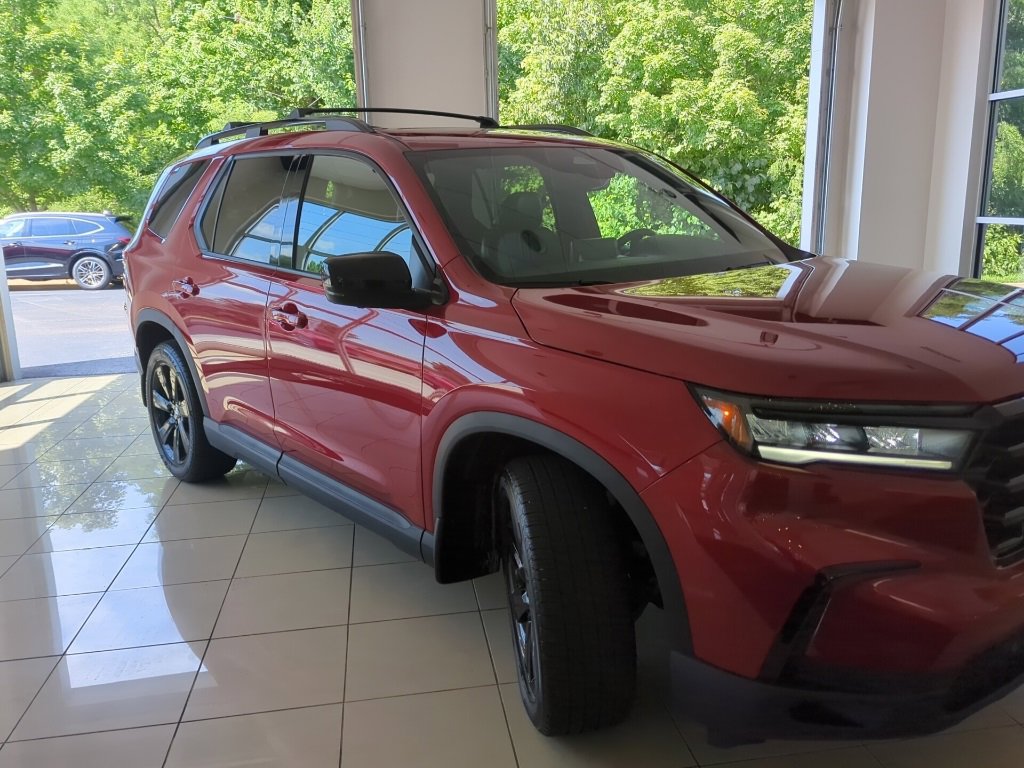 Used 2025 Honda Pilot Black Edition image 7