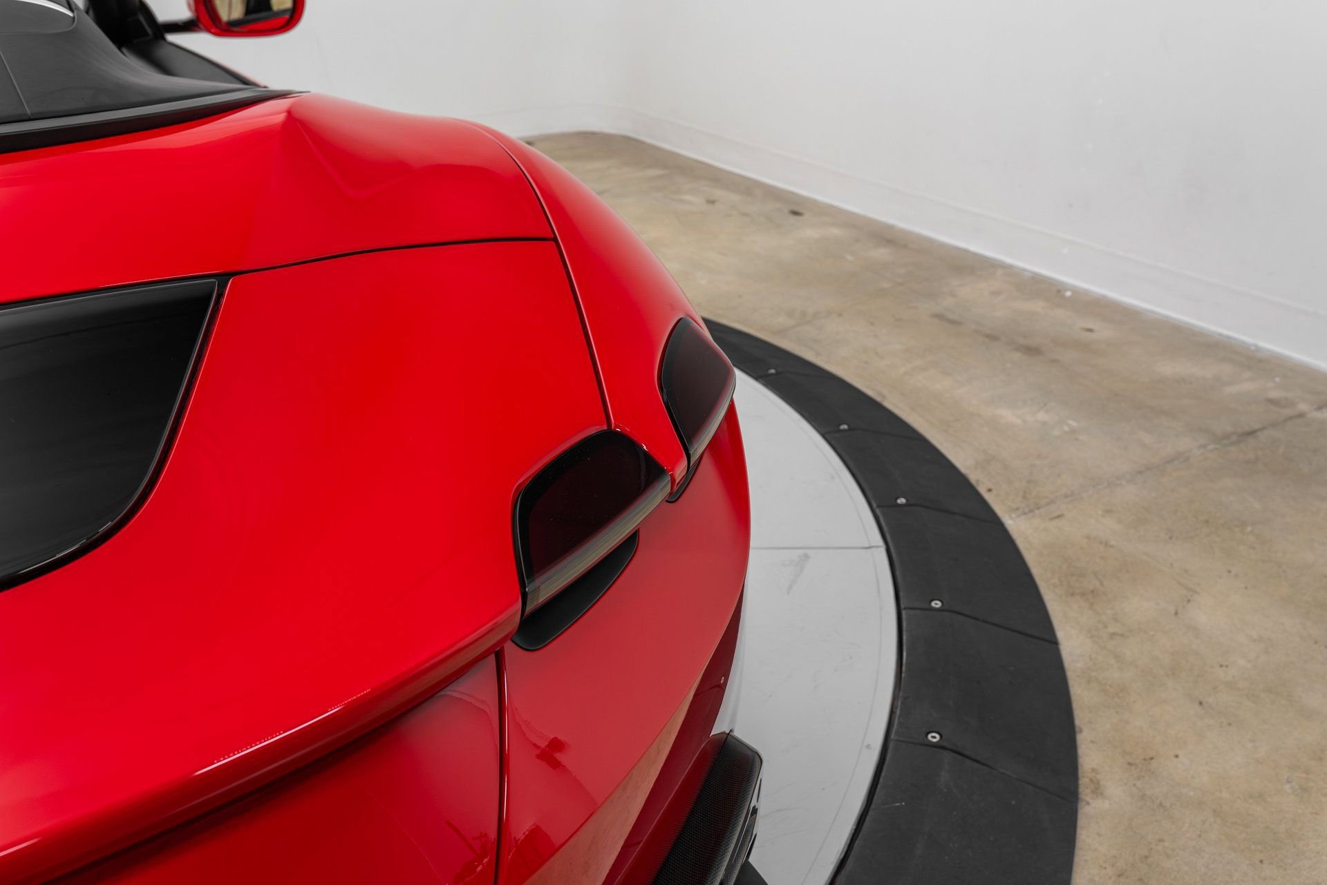 Certified 2025 Ferrari Roma Spider RWD image 92