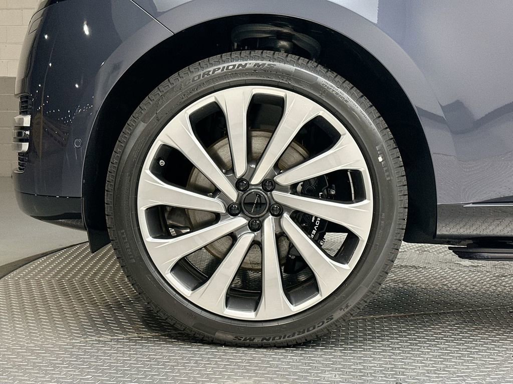 New 2026 Land Rover Range Rover Long Wheelbase Autobiography image 13