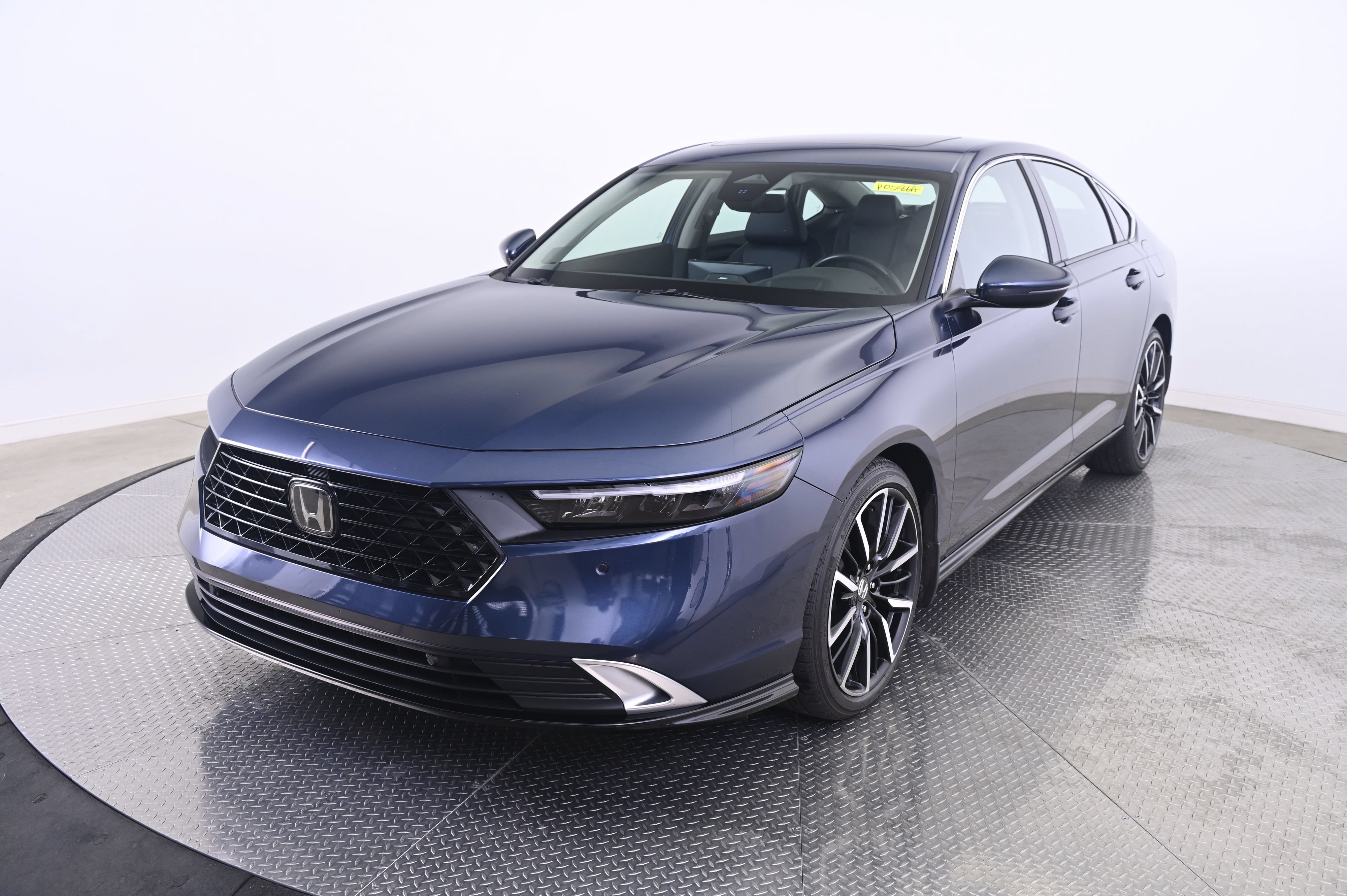 Used 2023 Honda Accord Touring image 1