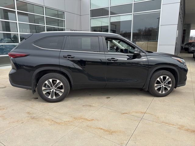Used 2025 Toyota Highlander XLE image 9