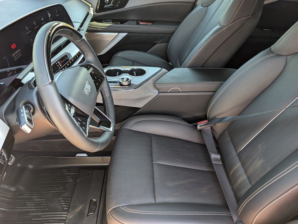 Certified 2025 Cadillac Optiq Sport 2 w/ LPO, Floor Liner Package AWD/4WD image 10