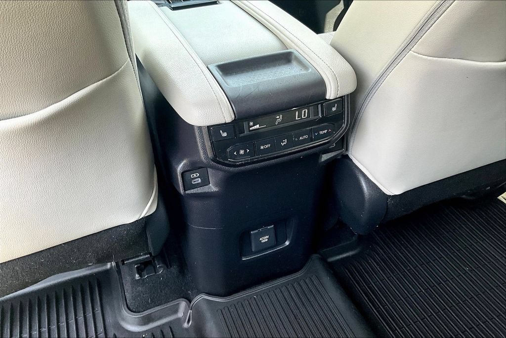 Used 2024 Toyota Grand Highlander AWD image 10