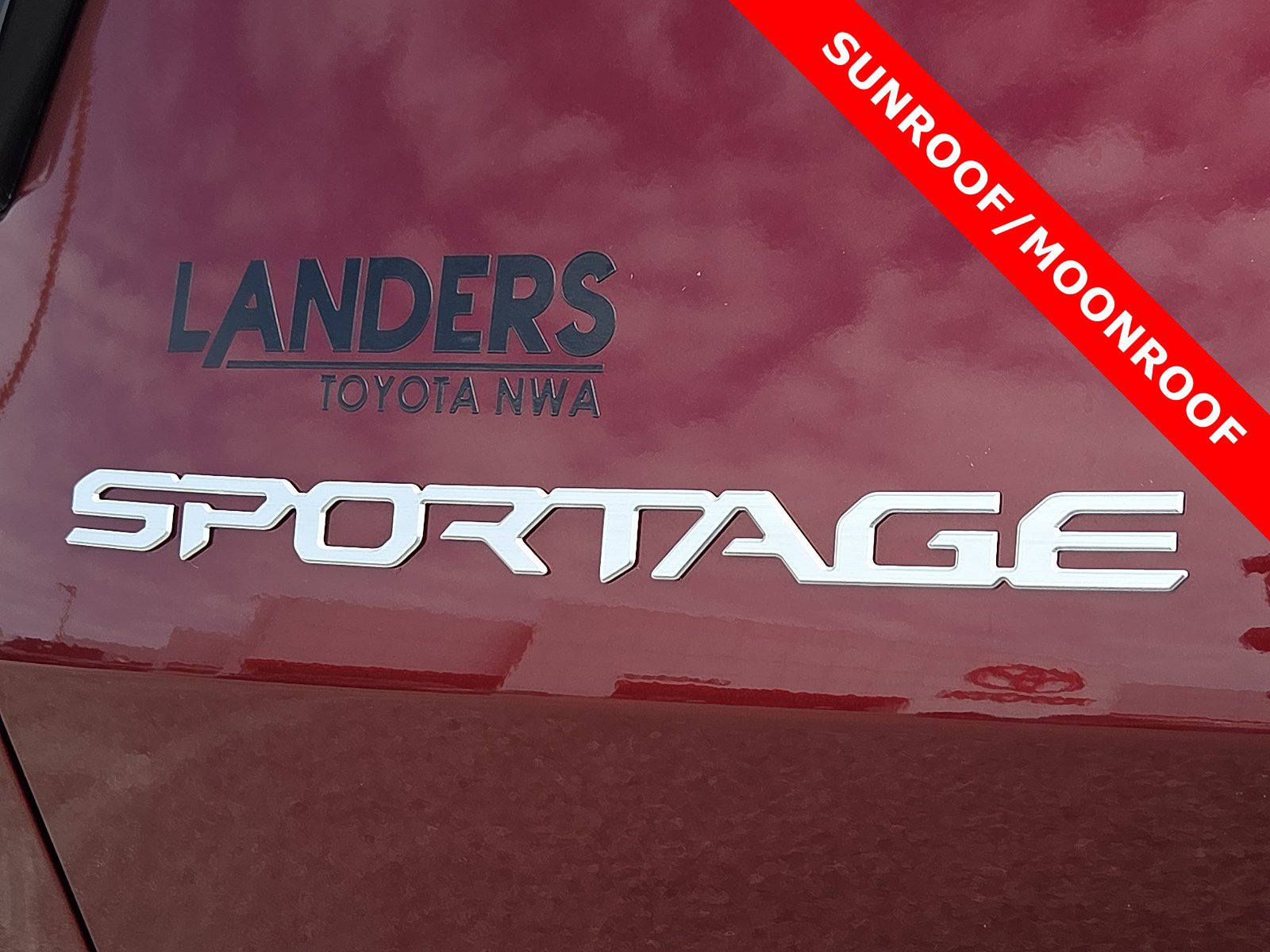 Used 2025 Kia Sportage SX image 8