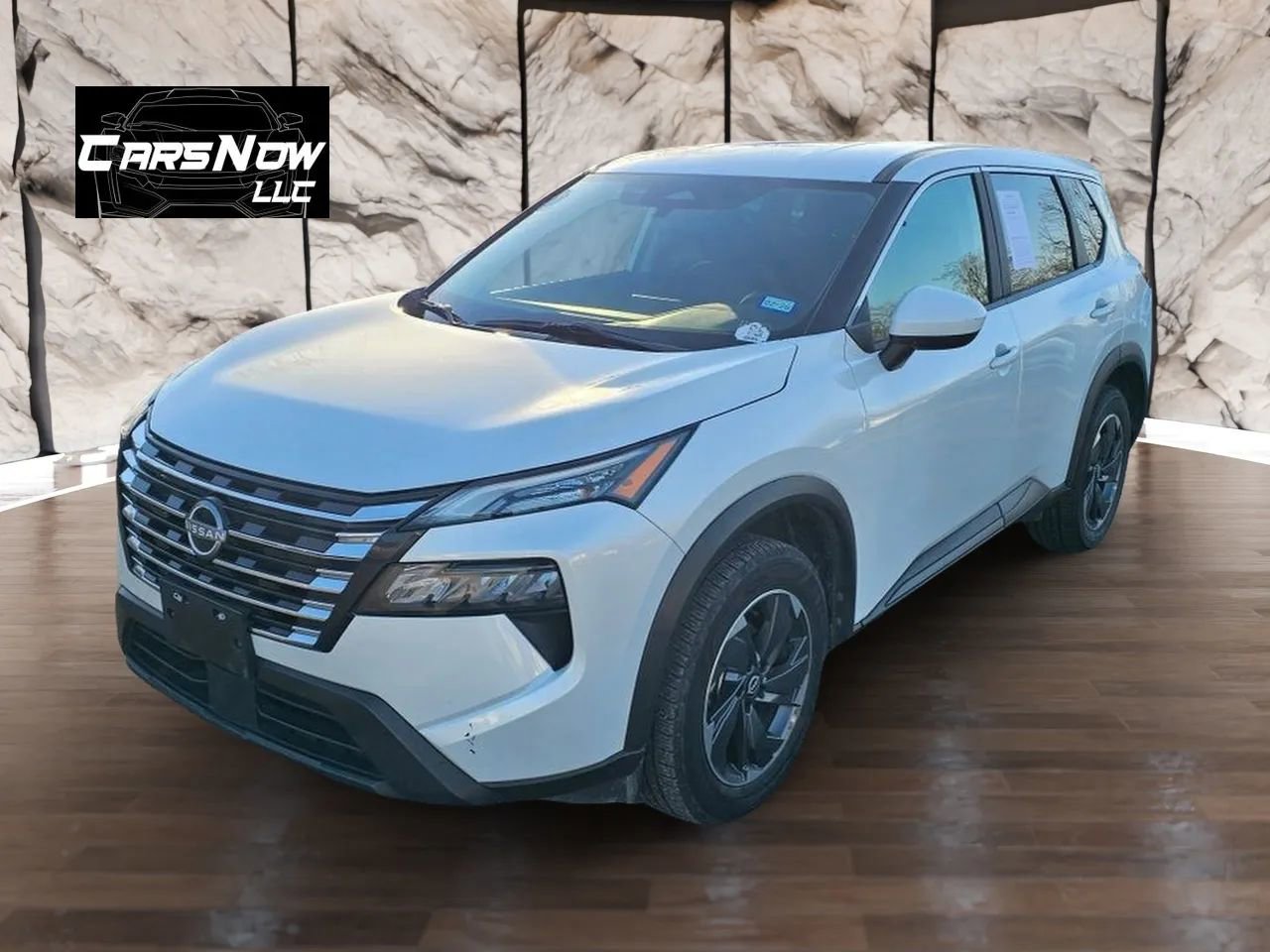 Used 2024 Nissan Rogue SV image 3