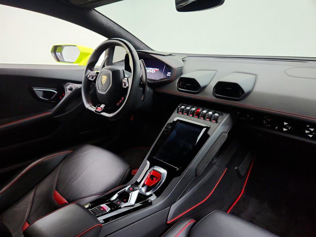 Used 2020 Lamborghini Huracan EVO image 21